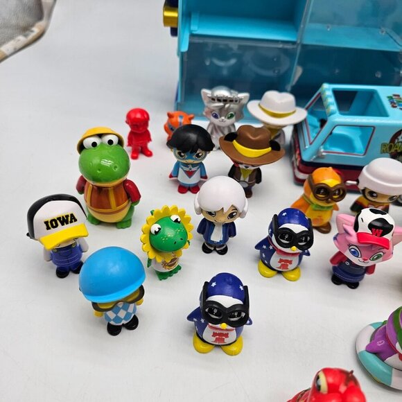 2020 Ryan's World Miniature Collectible Figures With Carrying Case Toy Van USED - Picture 2 of 11